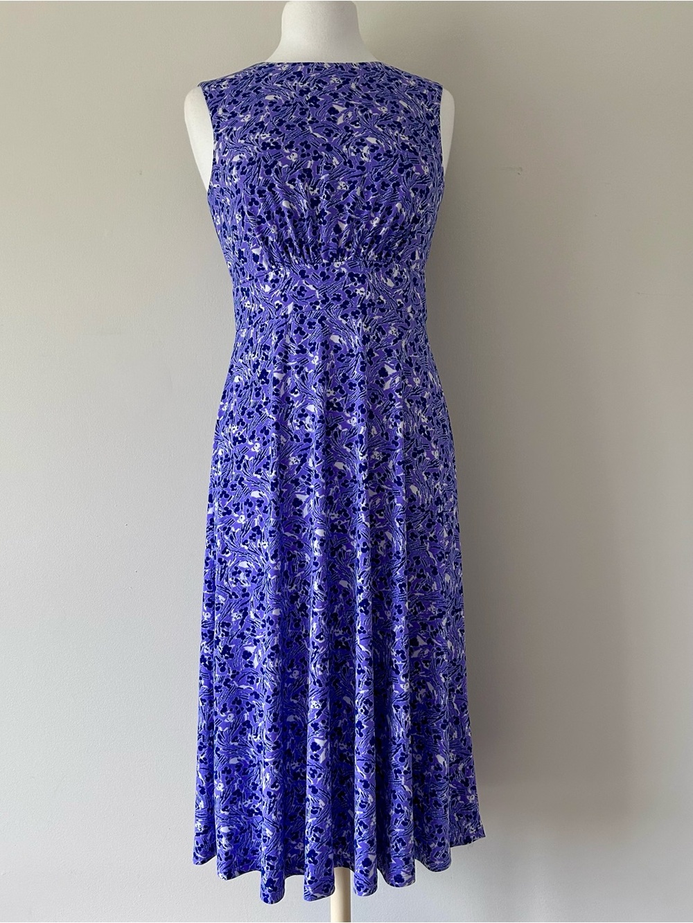 London Times Sleeveless Lavender Floral Midi Dress